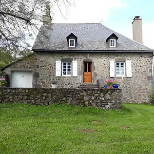Du Bosquet Pays De Salers Cantal Hébergement de vacances